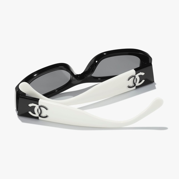 Stunningg Chanel RECTANGLE SUNGLASSES
Acetate Black/White😍 - Picture 6 of 6
